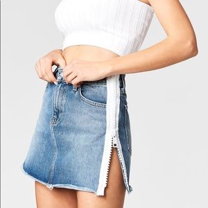 NWT Carmar Zipper Skirt 25